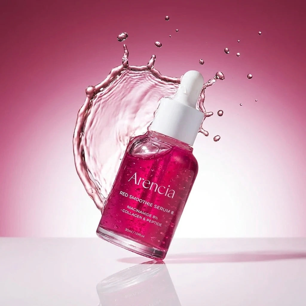 Angle : Vue oblique dynamique à mi-hauteur.  Scène : Le flacon est positionné sur une surface blanche laquée ultra-brillante. Au moment du déclenchement, une onde sculpturale et contrôlée d'eau infusée aux fruits rouges (translucide et légèrement rosée) fige son mouvement en un splash net juste derrière le produit, s'élevant autour de la pipette blanche.  Fond & Éclairage : Dégradé de studio fluide allant du fuchsia au blanc. Un éclairage stroboscopique ultra-rapide capture la transparence des gouttes suspe