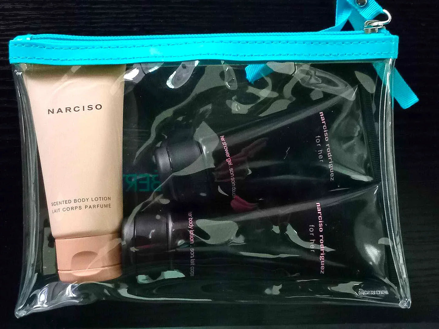 Narciso Rodriguez Lot Lait corps*2 + gel +Trousse Narciso Rodriguez Lot Lait corps*2 + gel +Trousse
