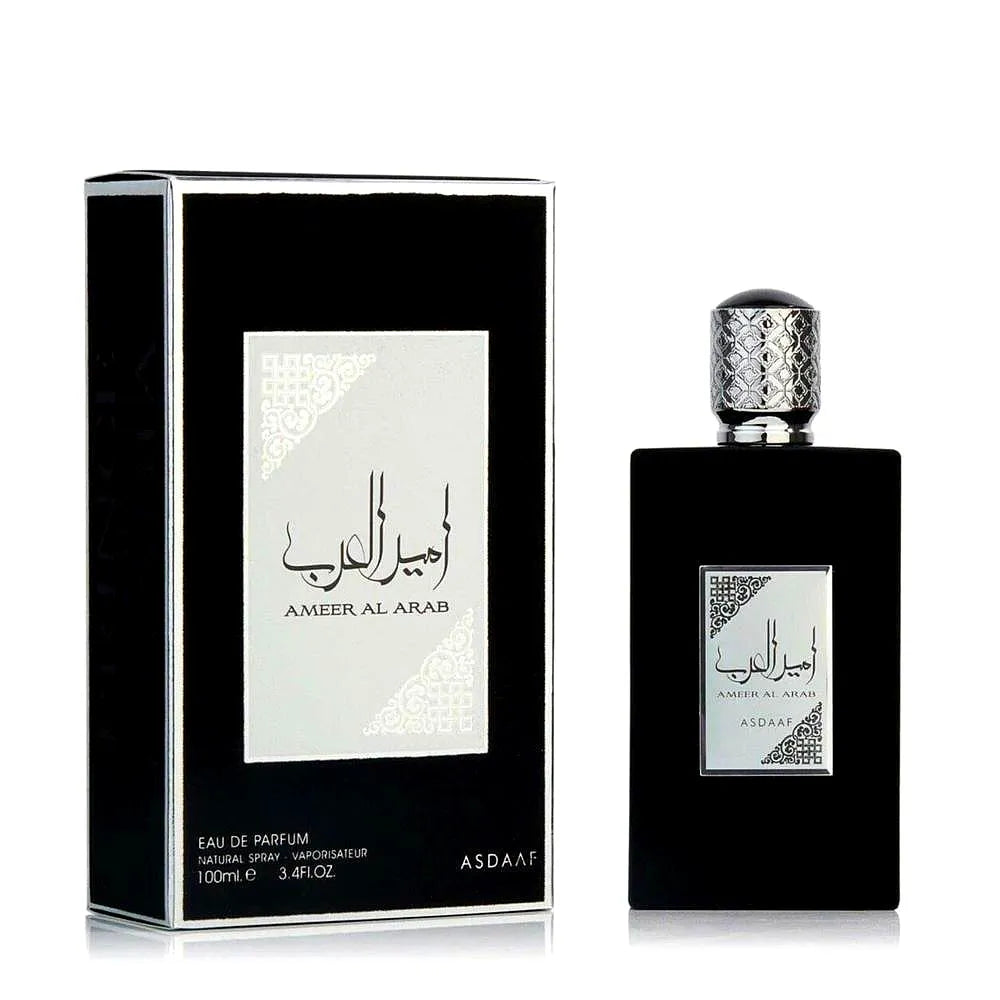 Elegante frasco de Asdaaf Ameer Al Arab Eau de Parfum para hombre con detalles dorados y diseño de inspiración árabe.